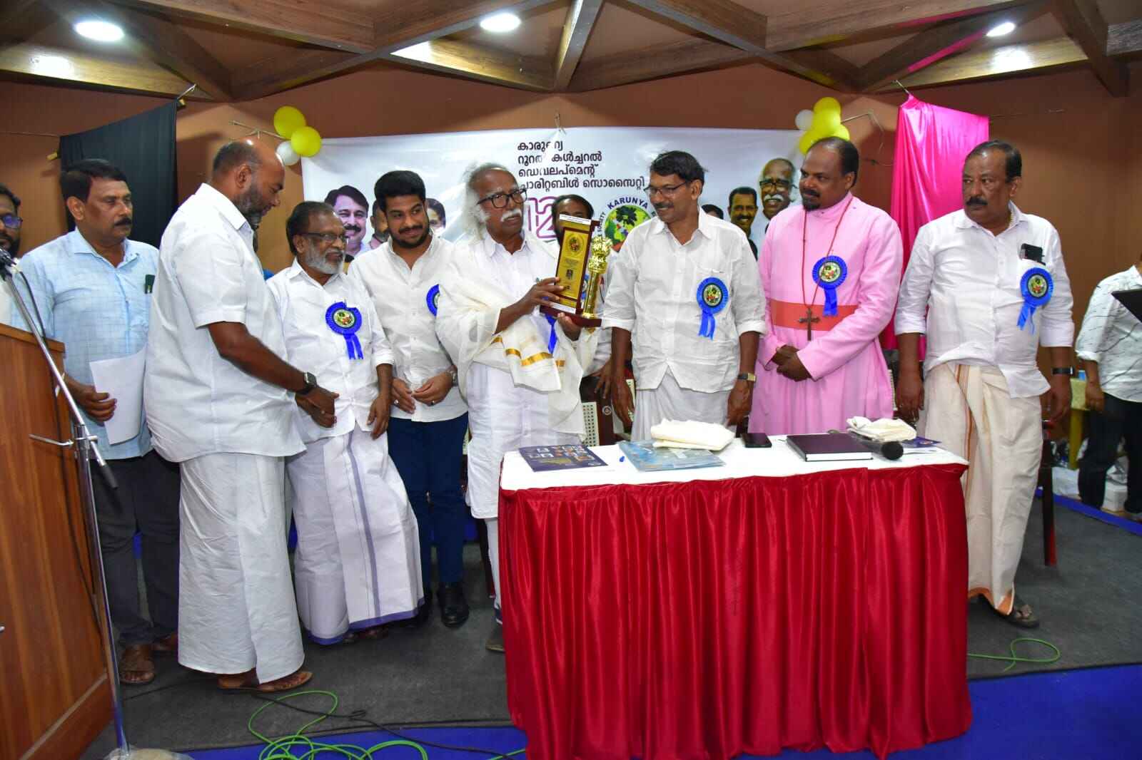 ഗ്രാമവികസനം പ്രധാന സേവനങ്ങളിലൂടെയും തൊഴിലുകളിലൂടെയും ഗ്രാമീണ മേഖലയിലെ ജീവിതവും സമ്പദ്‌വ്യവസ്ഥയും മെച്ചപ്പെടുത്തുന്നു.
